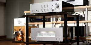 What's the difference between a power amp and an integrated amp